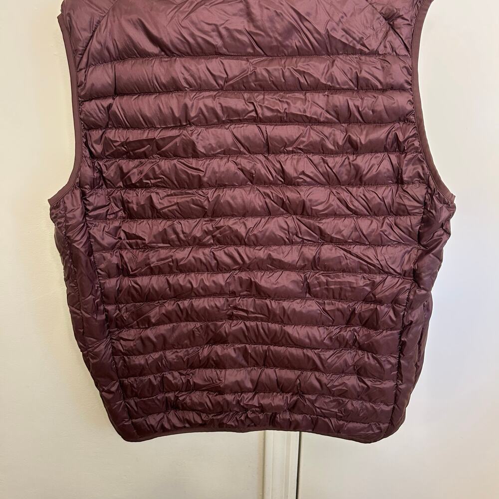 Uniqlo Lightweight Puffer Vest Maroon Unisex XL Zip Front Packable Travel Layer - Picture 5 of 6